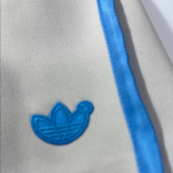 Adidas Women’s Pearl Grey/Pulse Blue Shorts Size Medium - Picture 3 of 11